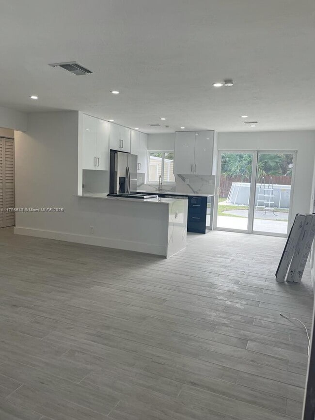 Photo - 912 NE 5th St