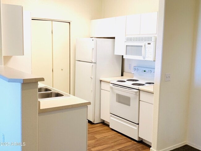 Photo - 3302 N 7th St Apartment Unit 317