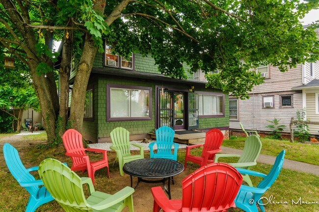 16 Ravenscroft Dr