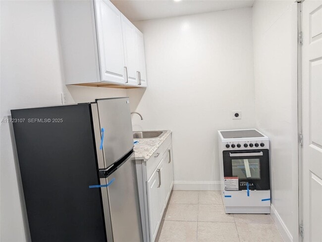 Building Photo - 4360 NW 5th Pl Unit A