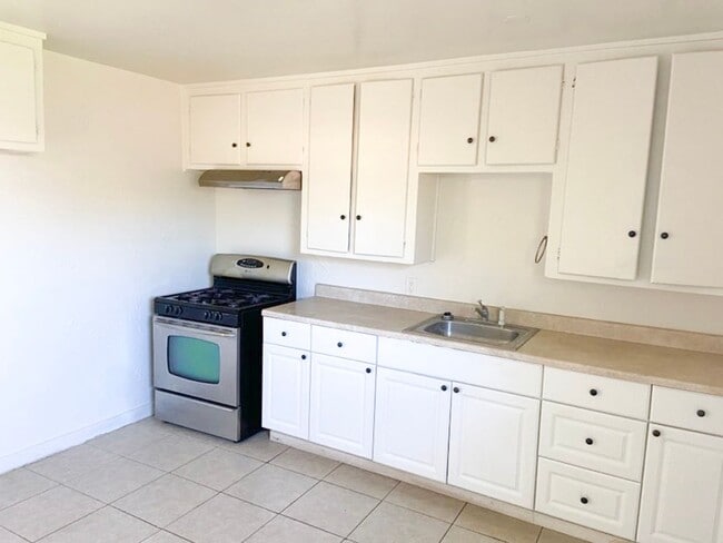 Photo - 3905 Huron St