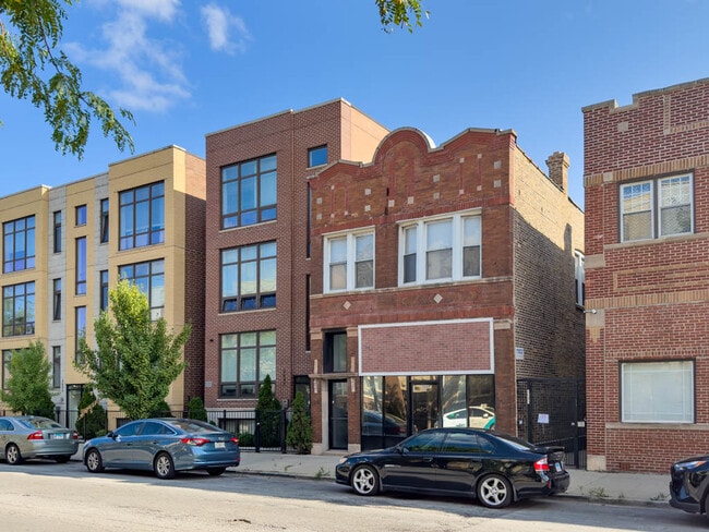 Building Photo - 3649 W Montrose Ave Rental