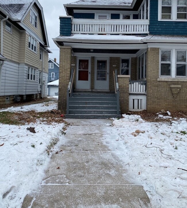 Building Photo - 2748 N 44th St Unit 2748