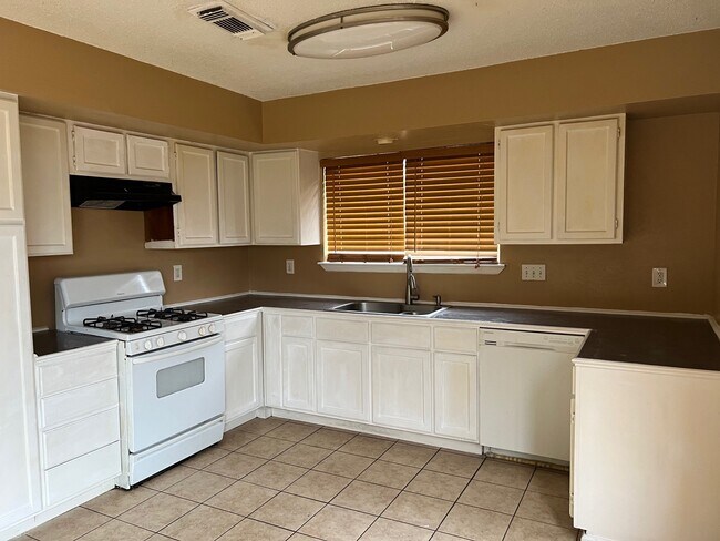 Photo - 1722 Oakwell Ln