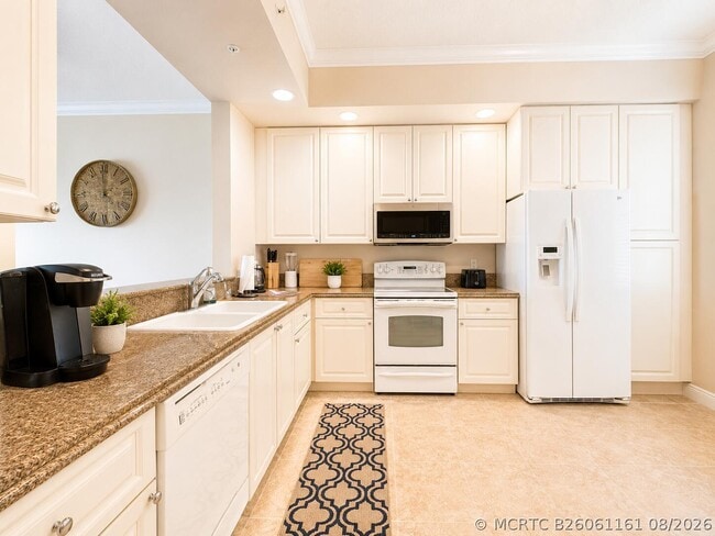 Building Photo - 15 Harbour Isle Dr W Unit 101