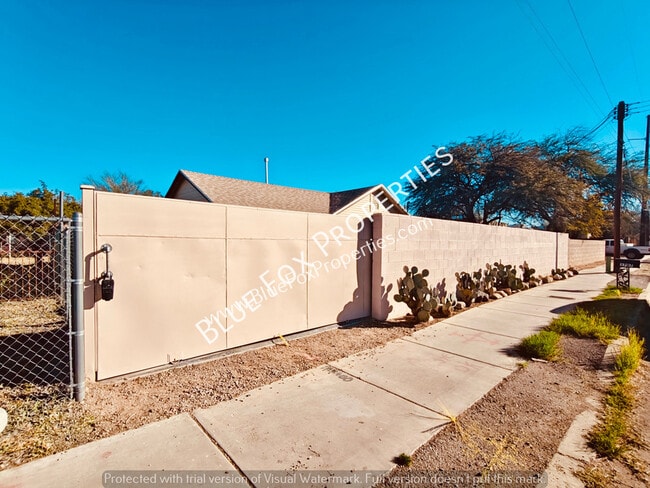 Building Photo - 3707 E Glenn St