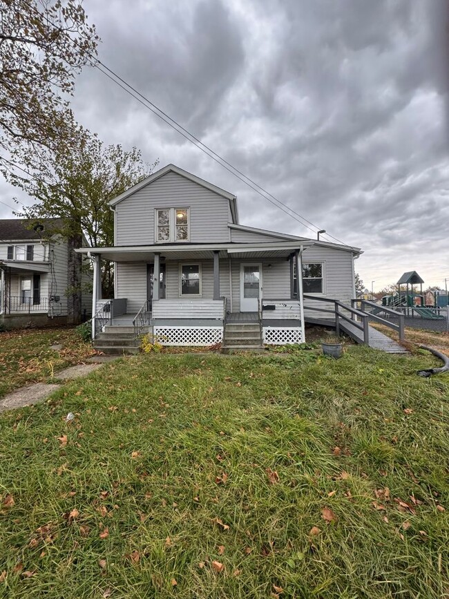 Building Photo - 117 W 30th St Unit DN -