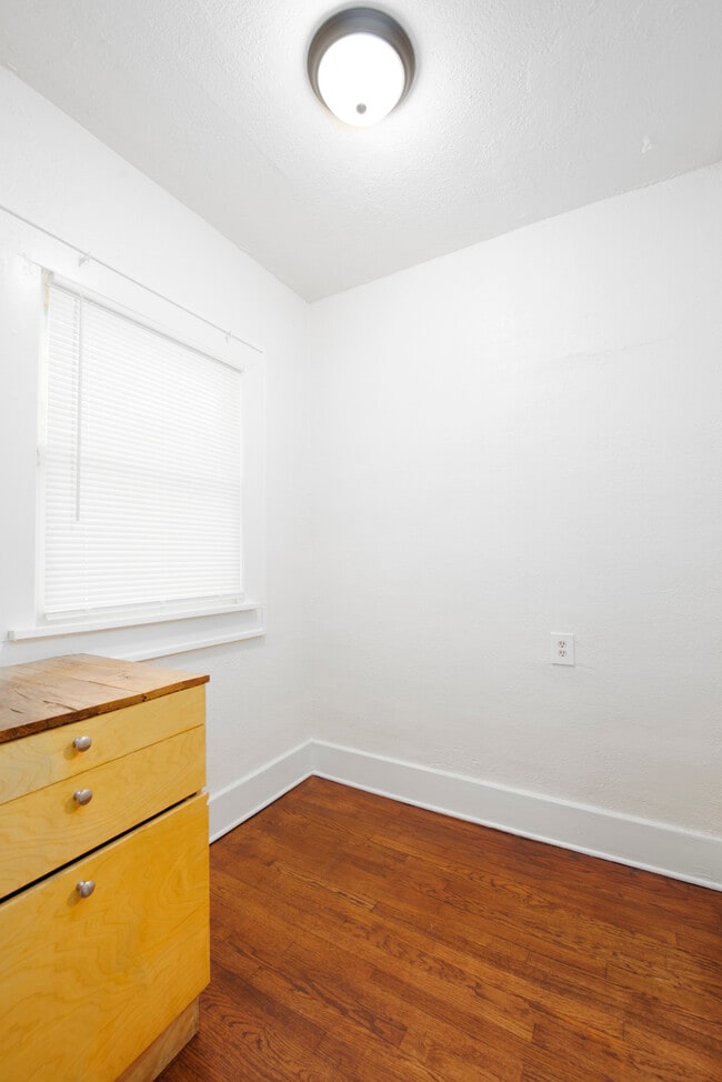 Photo - 323 NW 26th St