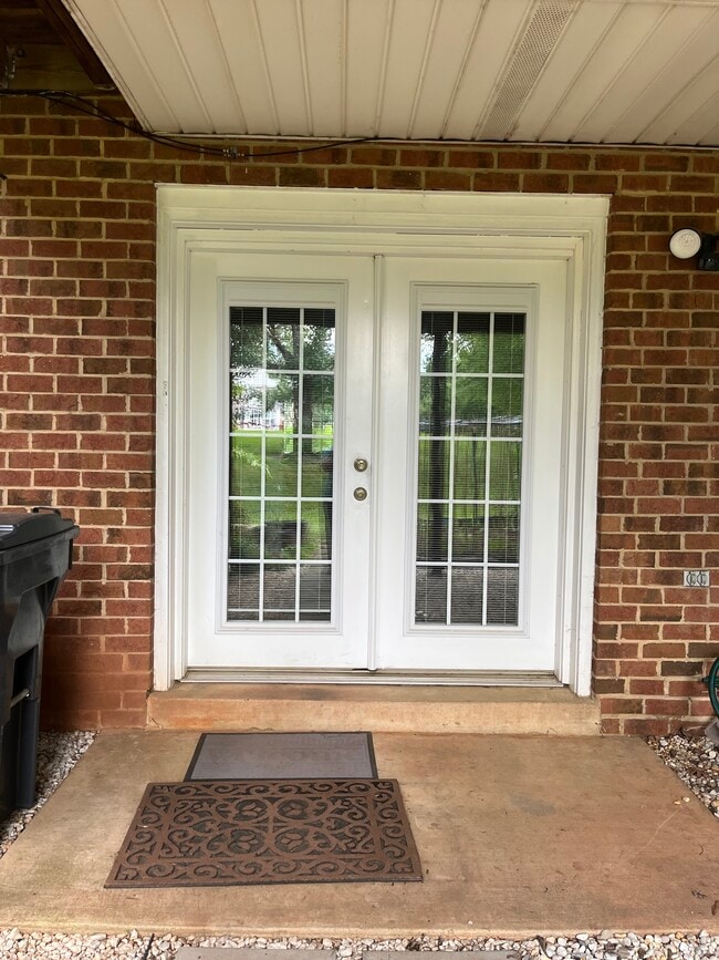 Photo - 21082 Gladstone Dr