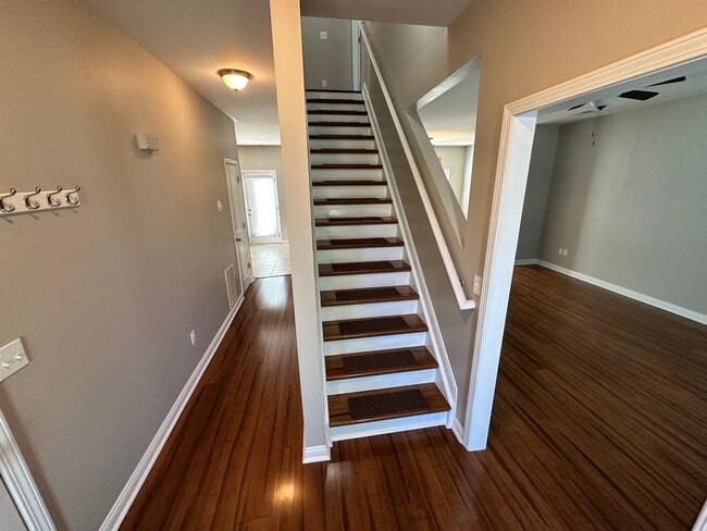 Photo - 408 Cunningham Ln