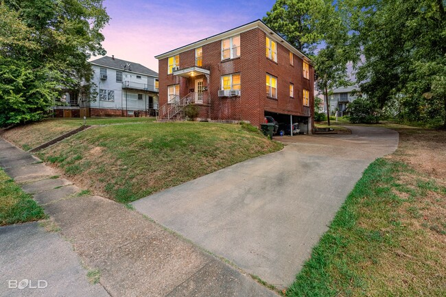 Building Photo - 256 Wyandotte St