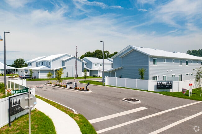 2401 NW 21st St Winter Haven, FL - The Townhomes of Evergreen on Lake Idylwild