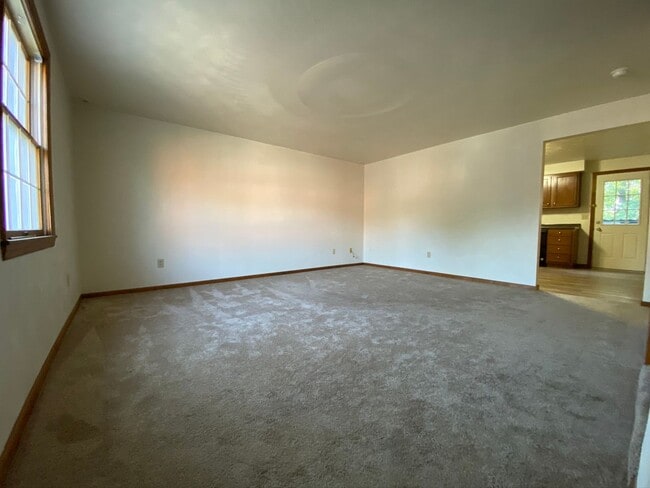Photo - Lovely 2 Bedroom Townhouse with Private Pa...