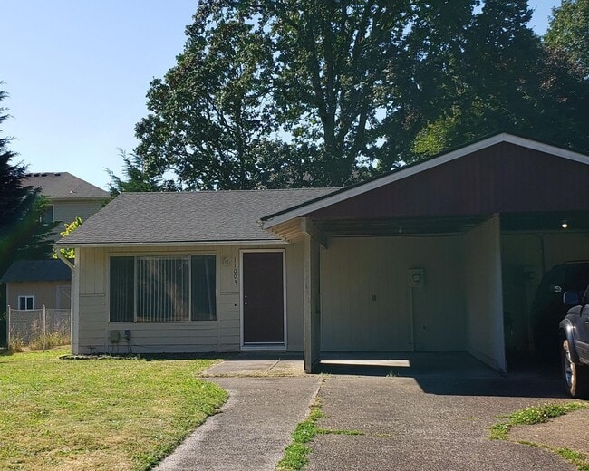 Cute 2BD Duplex, - Has all Hardwood Lamin... - Cute 2BD Duplex,  - Has all Hardwood Lamin... House