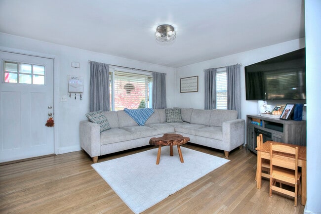 Photo - 545 Old Stratfield Rd