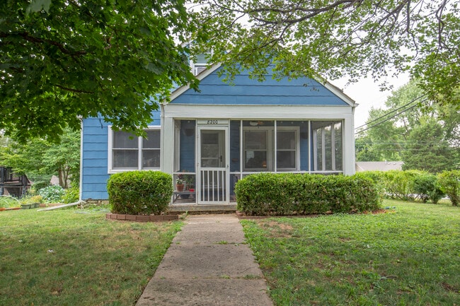 Building Photo - 8200 Walnut St Rental
