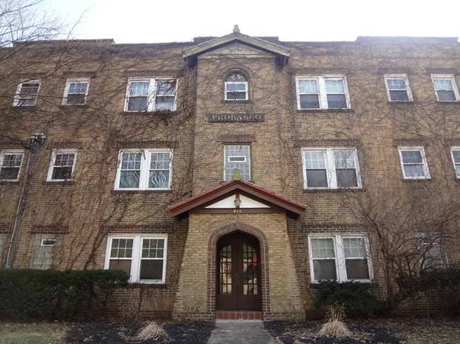 Photo - 415 Probasco St