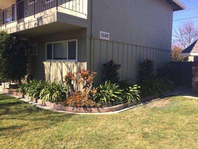 Photo - 3592 Payne Ave