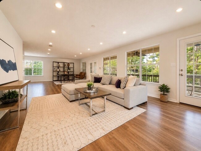 Building Photo - 211 Shenandoah Dr