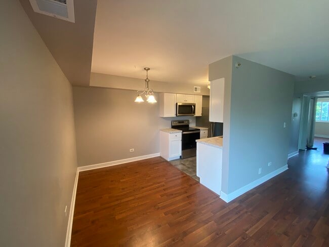 Building Photo - 2608 Pirates Cv Unit 6 Rental