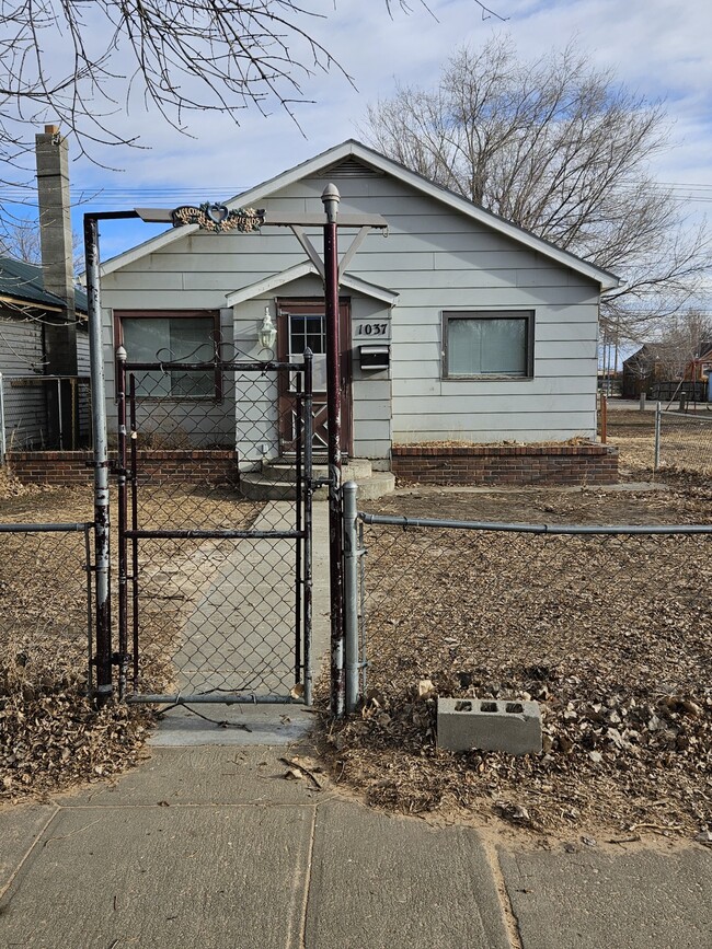 Building Photo - 1037 2nd St