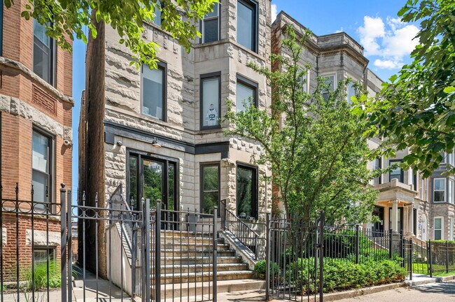 Building Photo - 3513 N Sheffield Ave