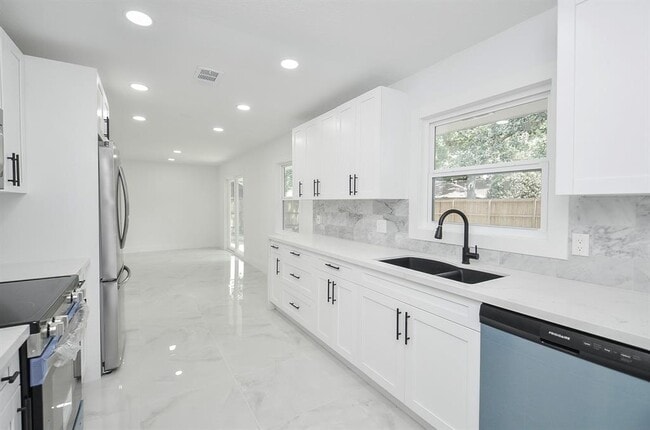 Building Photo - 6107 Kuldell Dr Rental