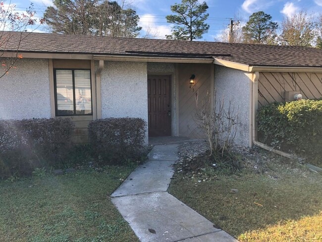 Building Photo - Charming 2BR Condo with Granite Countertops, Pool Access & Included Lawn Care
