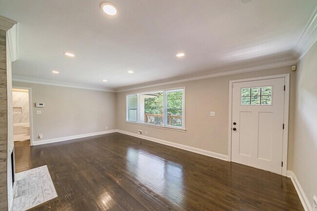 Photo - 254 Richardson Rd NW