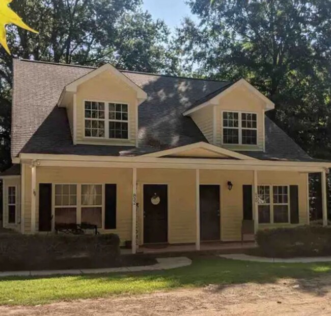 Building Photo - 3 Bedroom Near Downtown Wake Forest Rental
