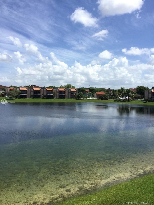 Building Photo - 500 W Park Dr Unit 0