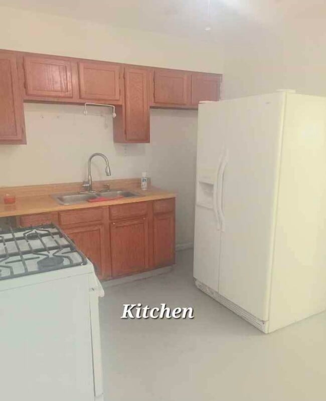 300 Joe Hilton St