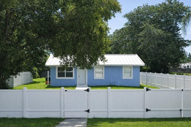 Building Photo - 120 S Price St