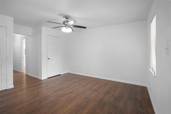 Photo - 737 Neyland St