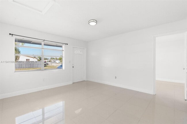 Photo - 3805 SW 54th Ave