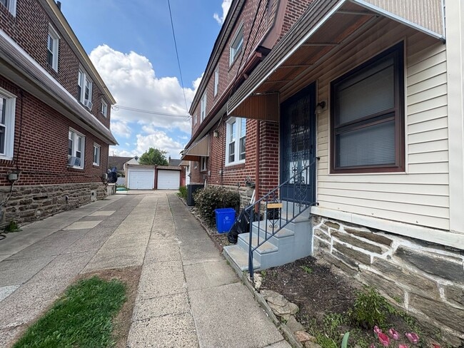 Photo - 1806 Hoffnagle St