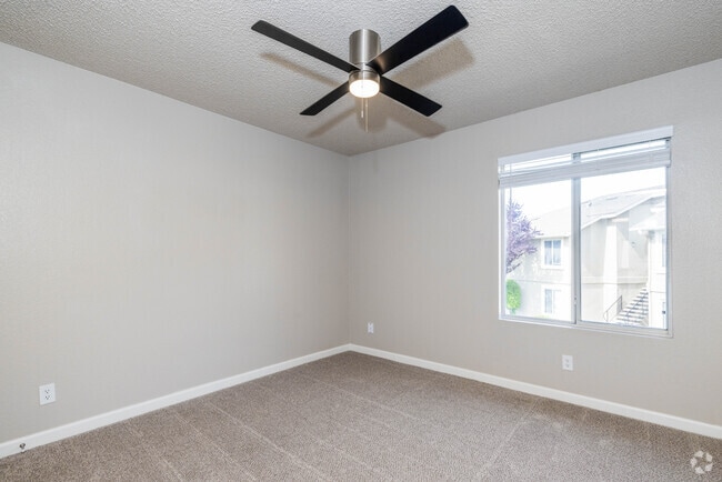 2BR, 2BA - 1002SF bedroom - River Run Apartments