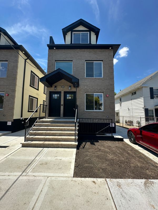 Building Photo - 2217 Seymour Ave