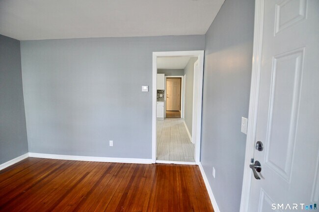 807 Brewster St