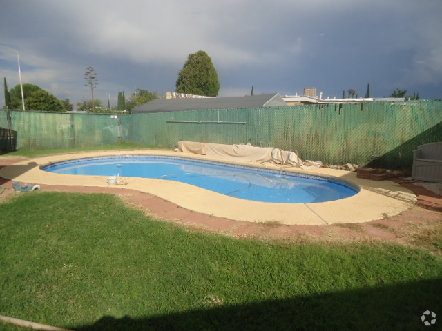 Building Photo - 4 Bedroom with inground pool Rental