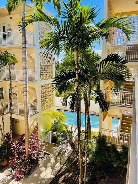 Building Photo - 10001 W Bay Harbor Dr Unit 302