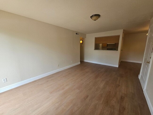 2905 Winkler Ave