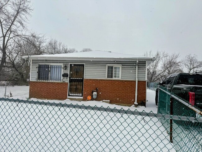 Building Photo - Well-maintained 3-bedroom, 1-bath home in Cleveland