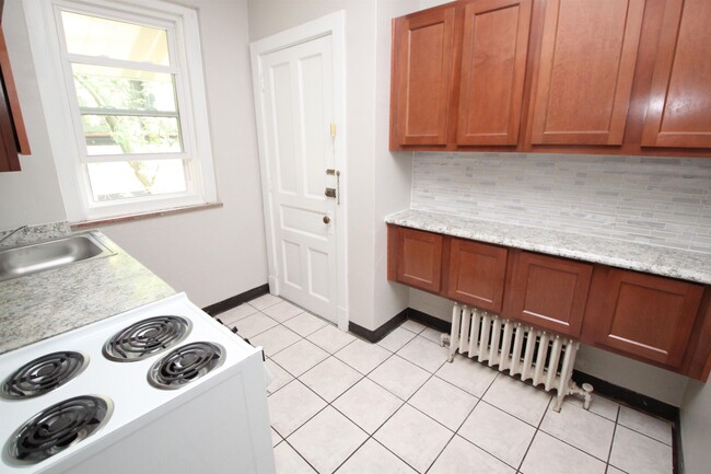 Photo - HIGHLAND MANOR APARTMENTS -- 020