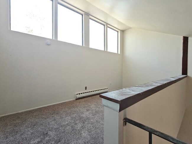 Photo - 906 Bromley Estate