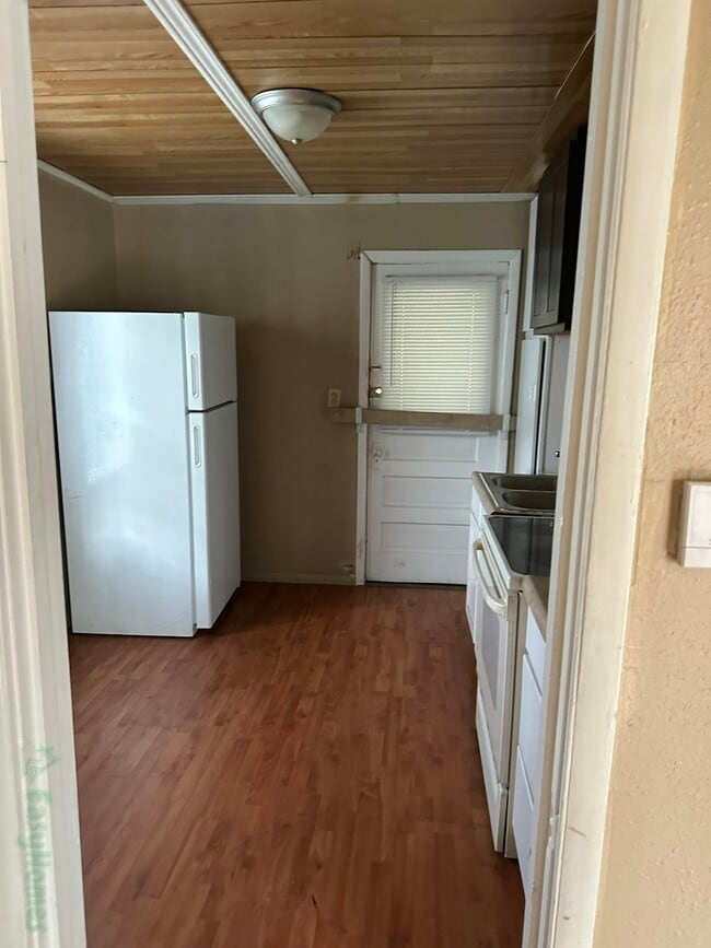 Photo - 619 NE Rock Island Ave