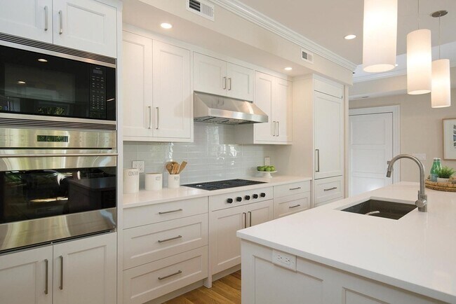 Photo - 1248 Beacon St Unit 2