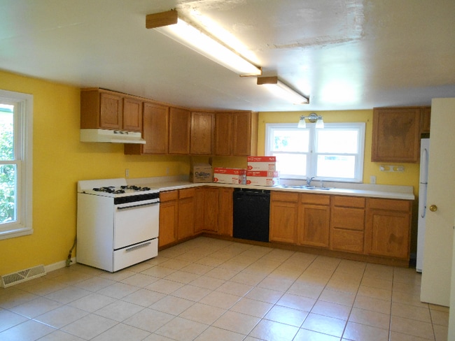 1005 W 6th St