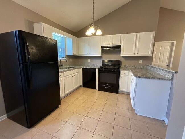 Photo - 1302 Waterton Trail