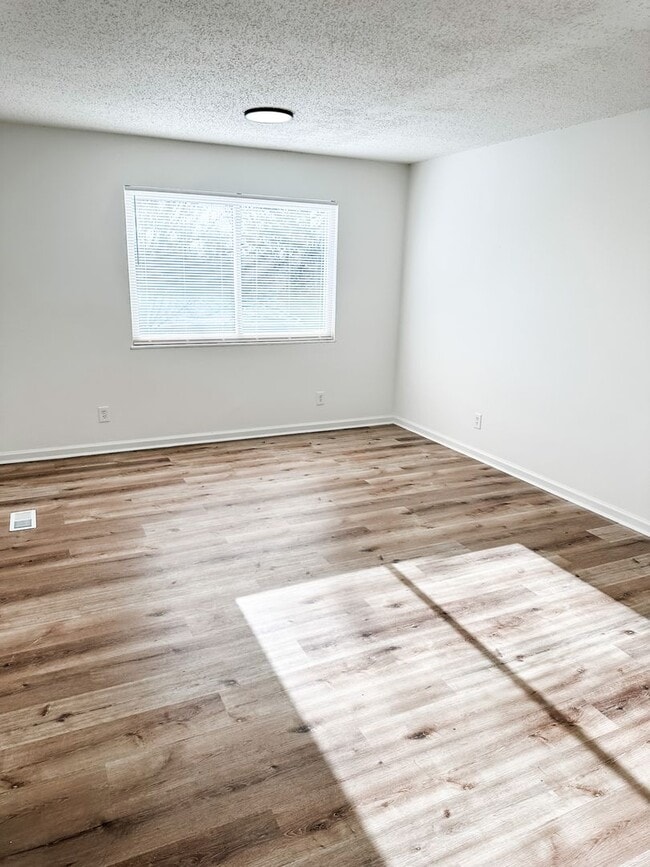 Photo - 1719 Hazen St